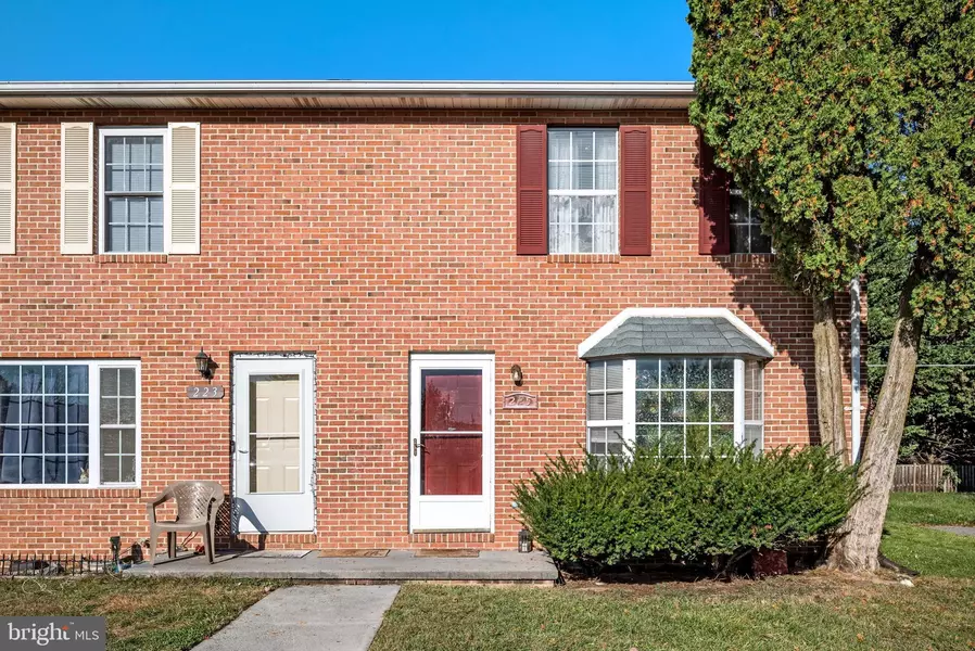 225 NOTTOWAY DR, Stephens City, VA 22655