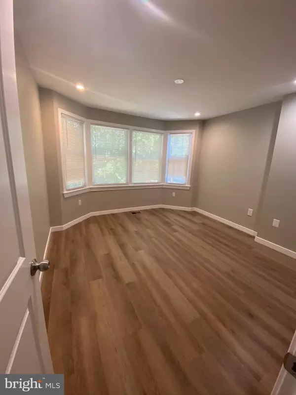 Philadelphia, PA 19125,445 E FLORA ST