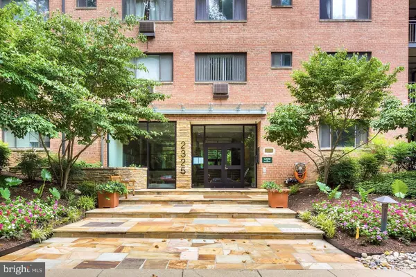 2325 42ND ST NW #420, Washington, DC 20007