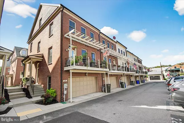 18 MAXWELL SQ,  Frederick,  MD 21701