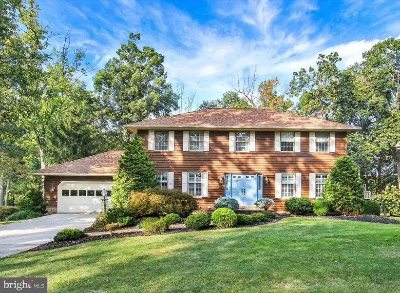 121 OAK HILLS DR, Hanover, PA 17331