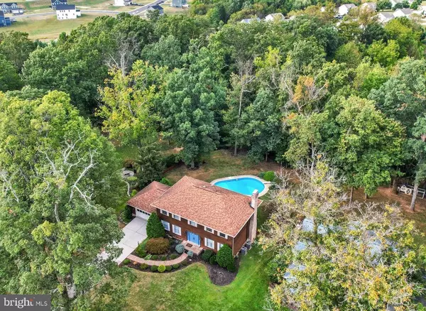 121 OAK HILLS DR, Hanover, PA 17331