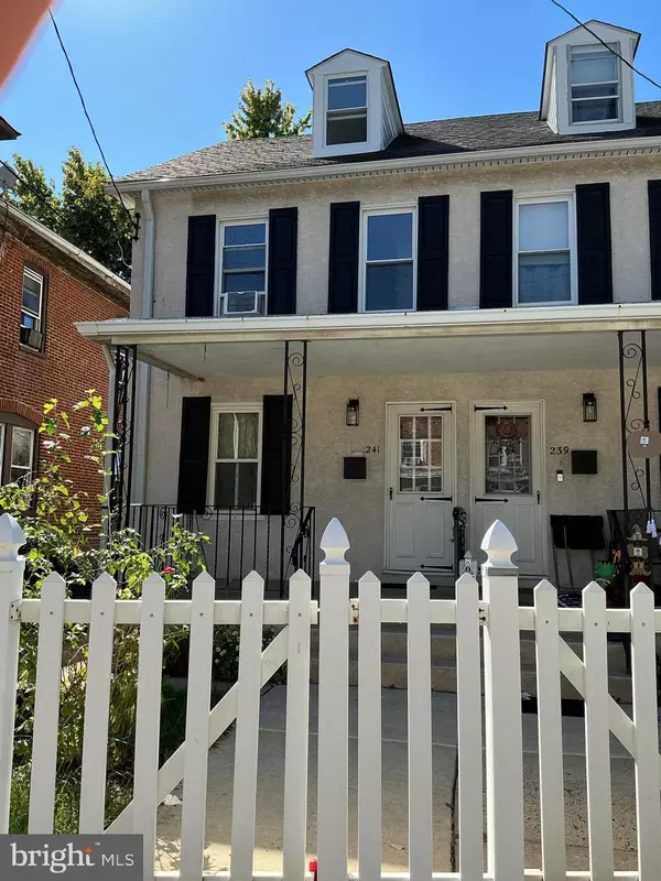 241 FAIRVIEW RD, Crum Lynne, PA 19022