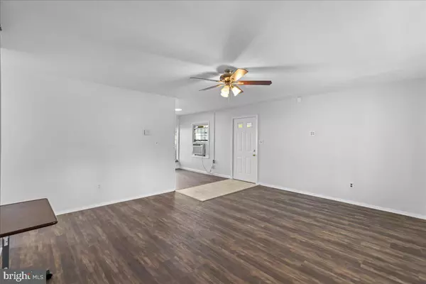 Willingboro, NJ 08046,6 BERKSHIRE LN