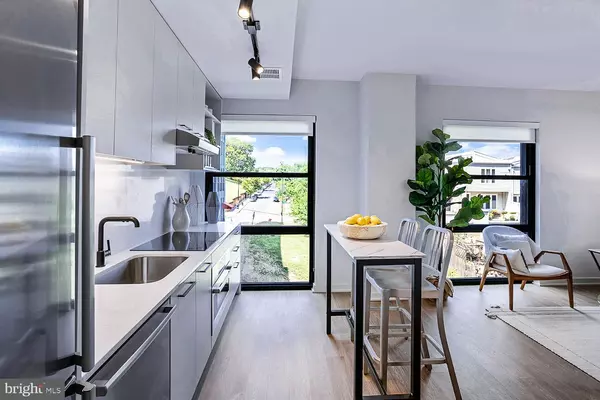 Washington, DC 20002,1625 ECKINGTON PL NE #PH110