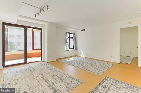 Arlington, VA 22201,2400 CLARENDON BLVD #406