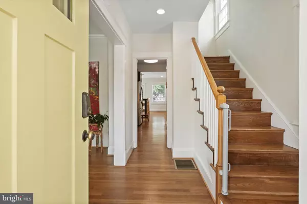 Alexandria, VA 22301,20 SUNSET DR