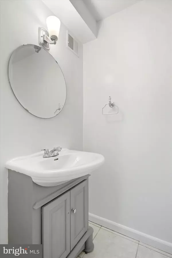 Capitol Heights, MD 20743,5717 FALKLAND PL