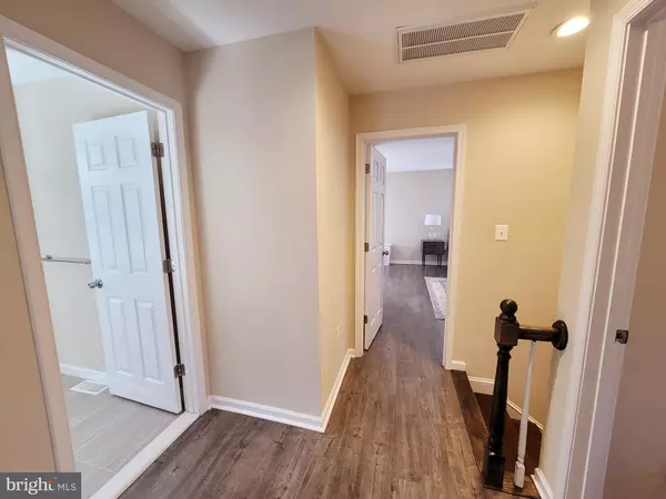 Falls Church, VA 22042,7122 OAK RIDGE RD