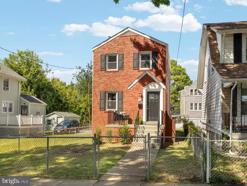 2414 PERRY ST NE, Washington, DC 20018