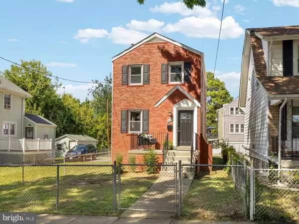 2414 PERRY ST NE, Washington, DC 20018