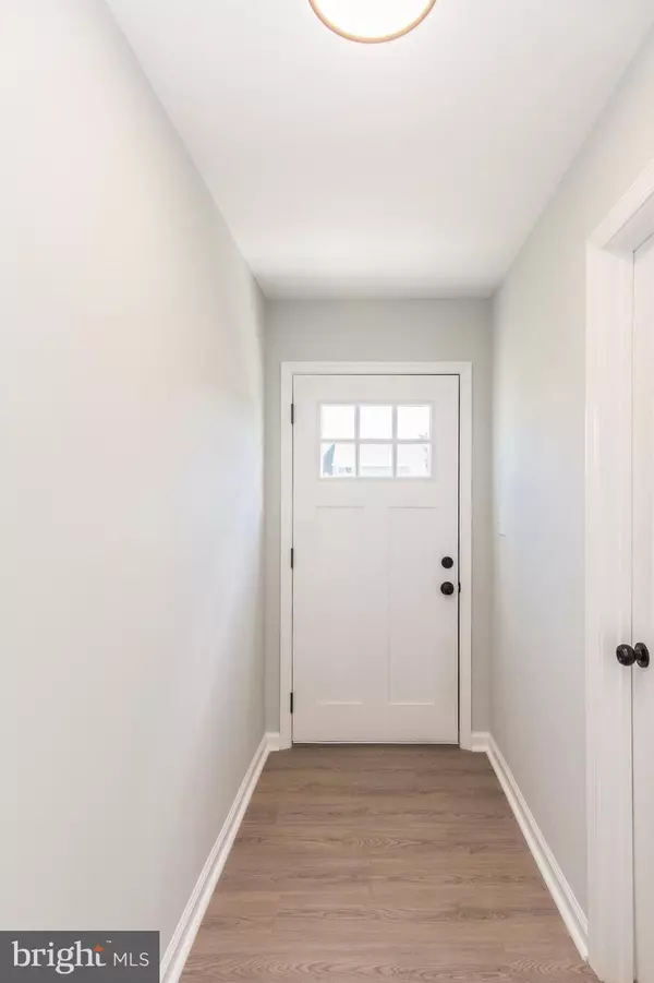 Levittown, PA 19057,9 GREENBRIER RD