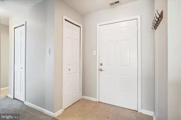 Oakton, VA 22124,10303 APPALACHIAN CIR #313