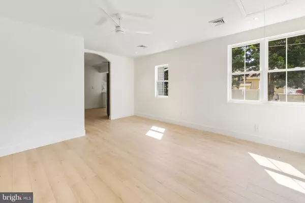 Villas, NJ 08251,24 N 12TH ST