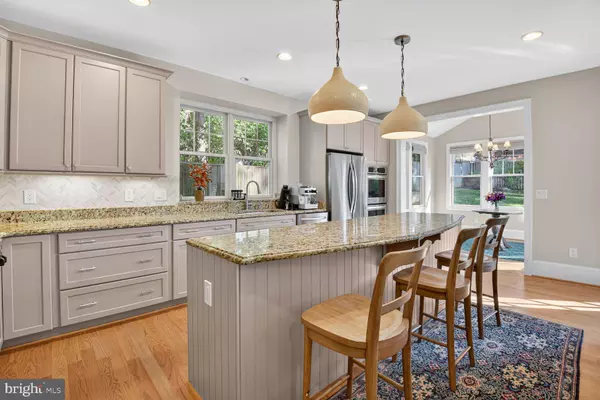 Kensington, MD 20895,10105 CRESTWOOD RD