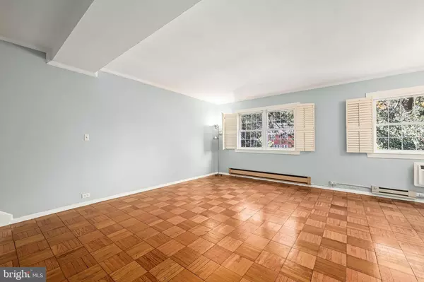 Alexandria, VA 22302,3519 VALLEY DR