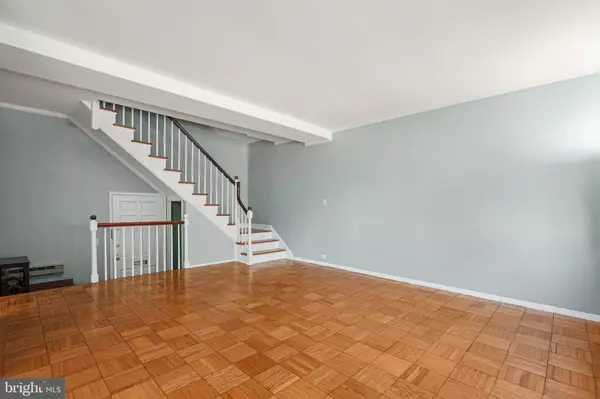 Alexandria, VA 22302,3519 VALLEY DR