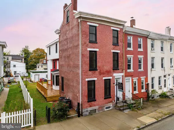 Norristown, PA 19401,32 E ELM ST