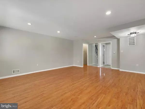 Suitland, MD 20746,5109 CLACTON AVE #78