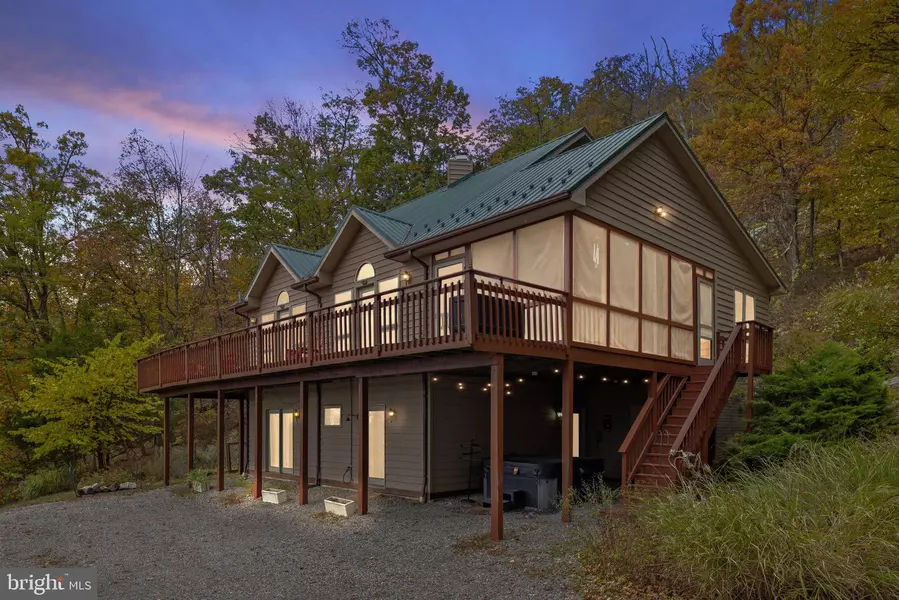 537 BOBCAT DR, Berkeley Springs, WV 25411