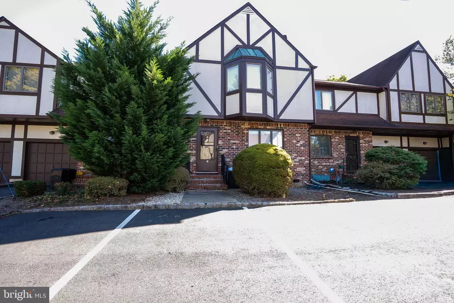 5 BALAMOR LN, Ewing, NJ 08628