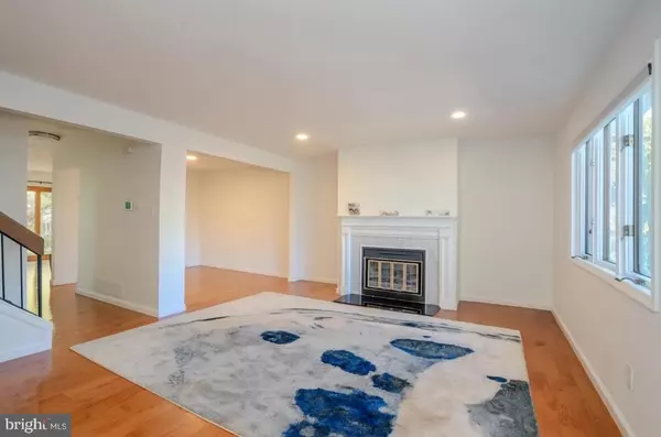 5 BALAMOR LN, Ewing, NJ 08628