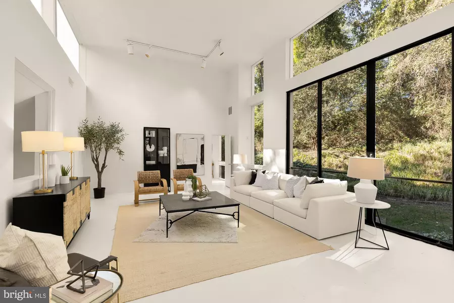 3524 WILLIAMSBURG LN NW, Washington, DC 20008