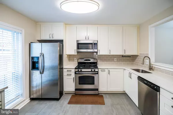 Falls Church, VA 22042,7778 WILLOW POINT DR #7778