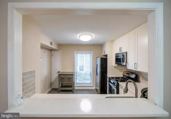 Falls Church, VA 22042,7778 WILLOW POINT DR #7778