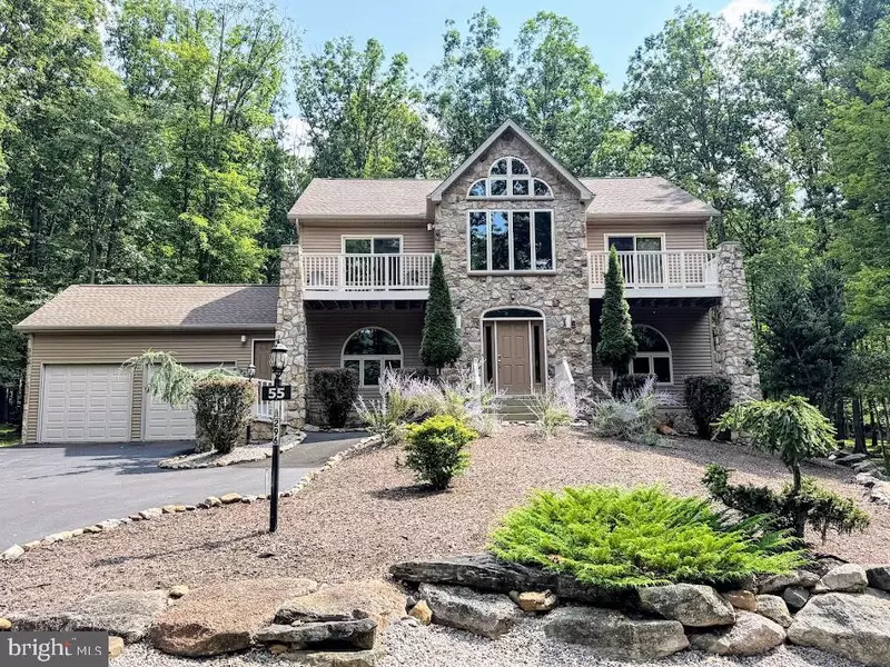 55 CONYNGHAM DR, Hazleton, PA 18202