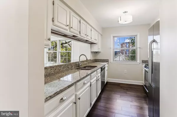 Arlington, VA 22204,945 S SCOTT ST