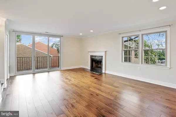 Arlington, VA 22204,945 S SCOTT ST