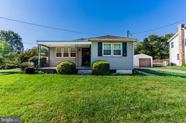 2042 LOCUST LN, Hummelstown, PA 17036