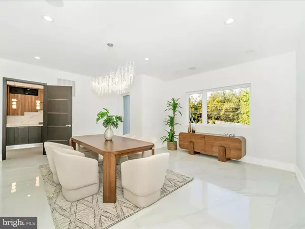 Vienna, VA 22181,2209 HUNTER MILL RD