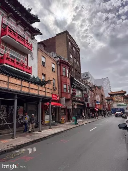 125 N 10TH ST, Philadelphia, PA 19107