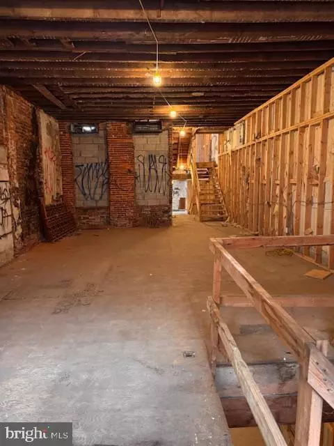 Philadelphia, PA 19107,125 N 10TH ST