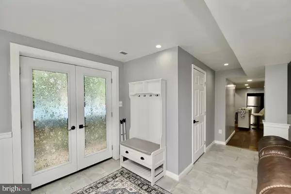 Woodbridge, VA 22193,5576 NEDDLETON AVE #LOWER LEVEL ONLY !
