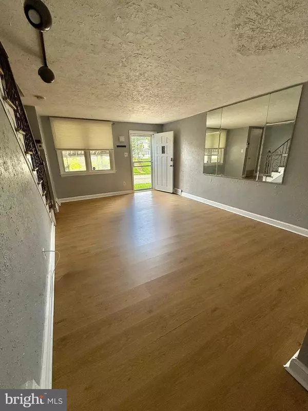 Glenolden, PA 19036,612 MAGNOLIA AVE