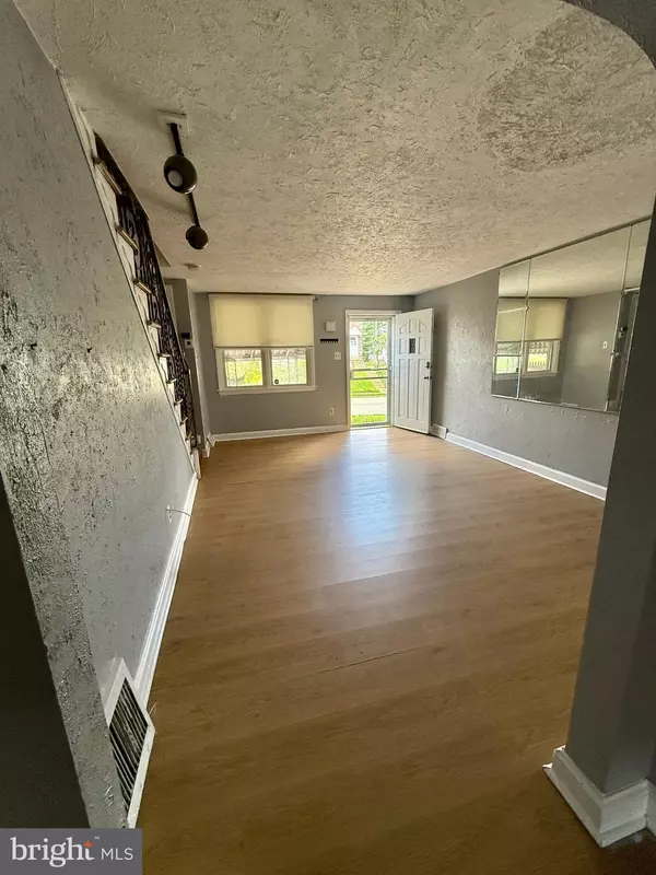 Glenolden, PA 19036,612 MAGNOLIA AVE