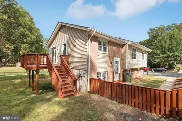 12526 OAKWOOD DR, Woodbridge, VA 22192