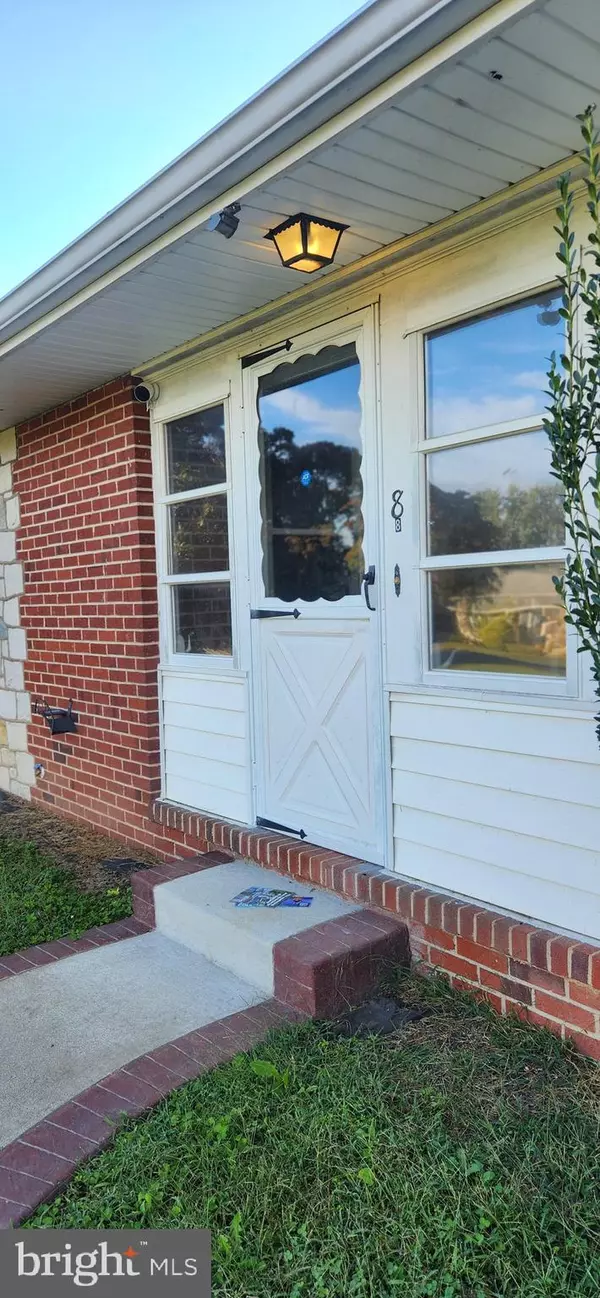 Fredericksburg, VA 22405,8 FAIRFAX CIR