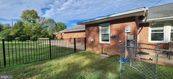 Fredericksburg, VA 22405,8 FAIRFAX CIR