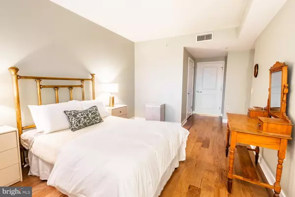 Washington, DC 20001,555 MASSACHUSETTS AVE NW #217