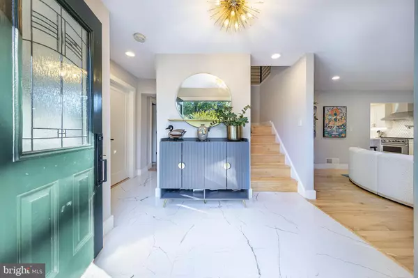 Potomac, MD 20854,9021 CHERBOURG DR