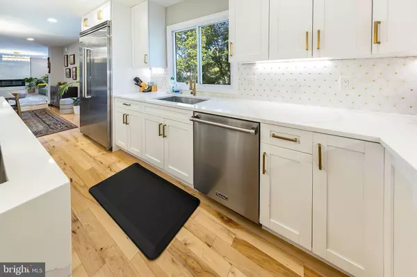 Potomac, MD 20854,9021 CHERBOURG DR