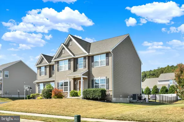 313 LAMP POST LN, Etters, PA 17319