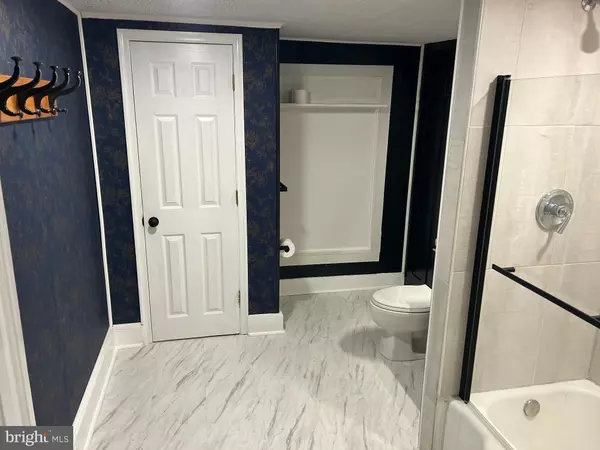 Aldie, VA 20105,24048 TRAILHEAD DR