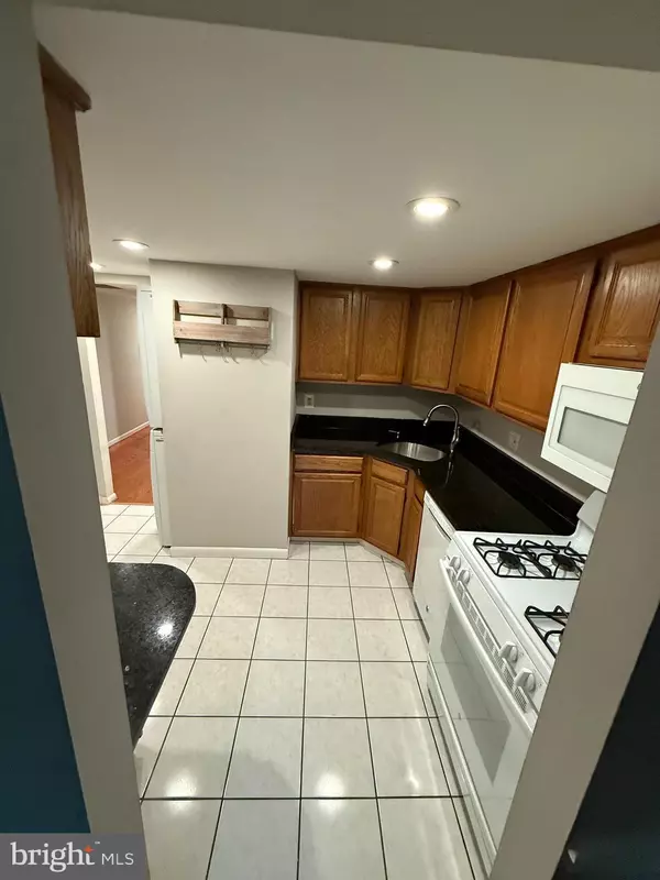 Reston, VA 20190,1404 NORTHGATE SQ #4/12B