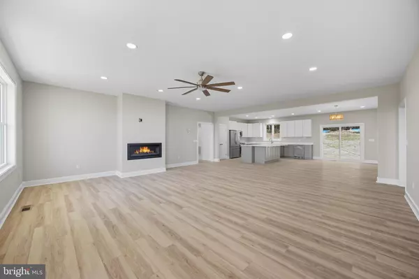 Martinsburg, WV 25405,607 SLONAKER LN