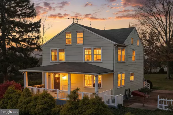 2709 SUNSET LN, York, PA 17408